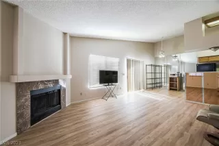 Photo #5: 2463611 Listing