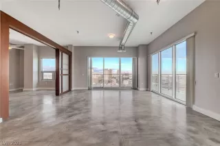 Photo #2: 2463615 Listing