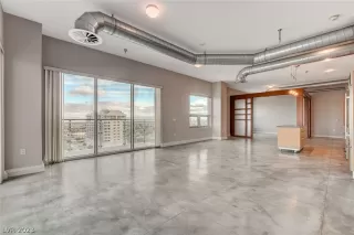 Photo #4: 2463615 Listing