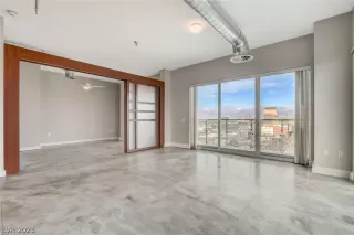 Photo #6: 2463615 Listing