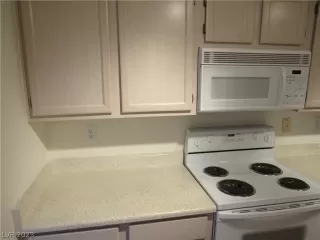 Photo #5: 2463621 Listing 