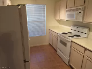 Photo #6: 2463621 Listing 