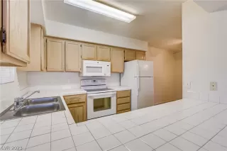 Photo #6: 2463626 Listing