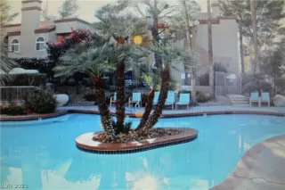 Photo #5: 2463627 Listing