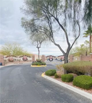 Photo #2: 2463640 Listing