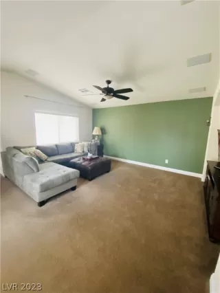 Photo #3: 2463640 Listing