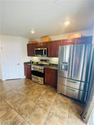 Photo #6: 2463640 Listing