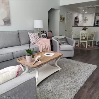 Photo #3: 2463642 Listing