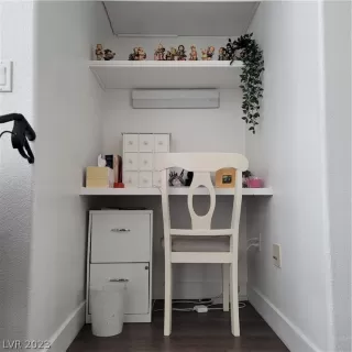 Photo #4: 2463642 Listing