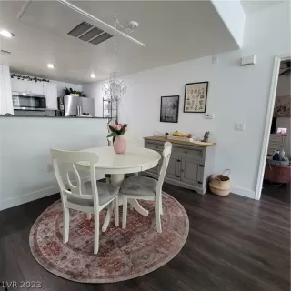 Photo #5: 2463642 Listing