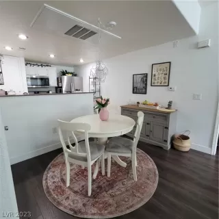 Photo #6: 2463642 Listing