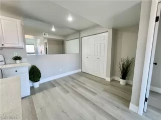 Photo #2: 2463643 Listing 