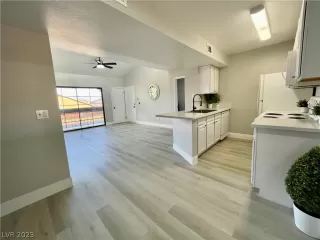 Photo #3: 2463643 Listing 