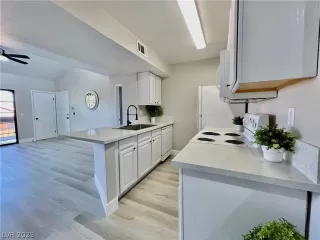 Photo #6: 2463643 Listing 