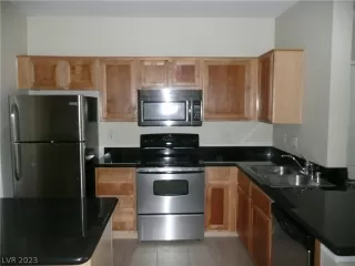 Photo #5: 2463645 Listing 