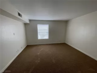 Photo #4: 2463681 Listing