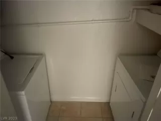 Photo #6: 2463681 Listing