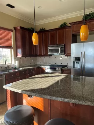 Photo #5: 2463693 Listing 