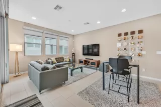 Photo #1: 2463695 Listing