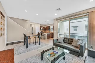 Photo #2: 2463695 Listing