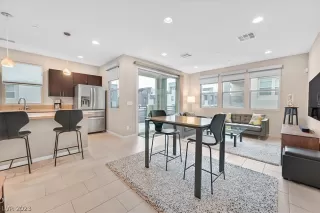 Photo #3: 2463695 Listing