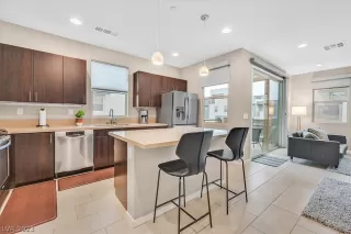 Photo #6: 2463695 Listing