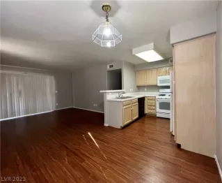 Photo #3: 2463704 Listing