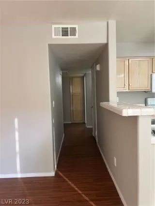 Photo #6: 2463704 Listing