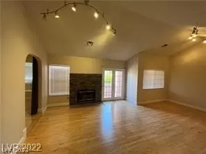 Photo #5: 2463706 Listing