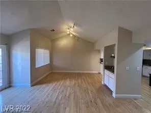 Photo #6: 2463706 Listing