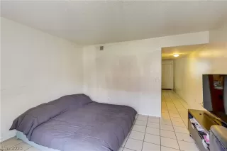 Photo #5: 2463714 Listing