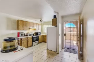 Photo #6: 2463714 Listing