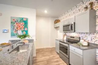 Photo #6: 2463720 Listing