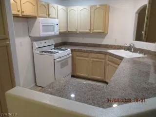 Photo #5: 2463759 Listing 