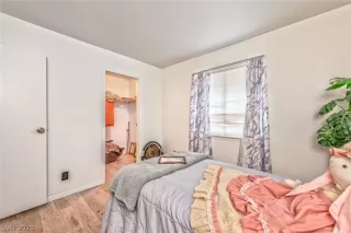 Photo #5: 2463761 Listing