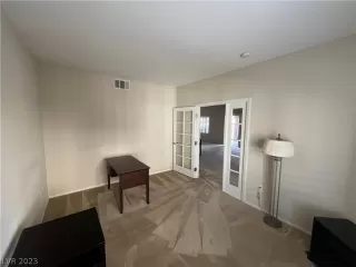 Photo #5: 2463786 Listing 