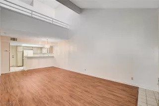 Photo #3: 2463793 Listing