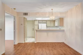 Photo #4: 2463793 Listing