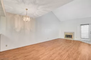 Photo #5: 2463793 Listing