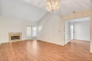 Photo #6: 2463793 Listing