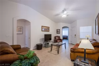 Photo #4: 2463800 Listing 