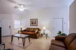 Photo #5: 2463800 Listing 