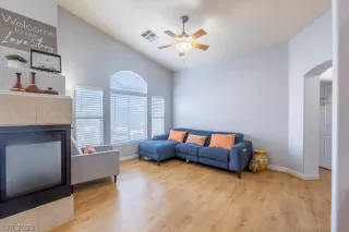 Photo #6: 2463803 Listing