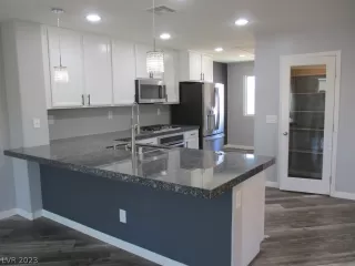 Photo #2: 2463814 Listing 