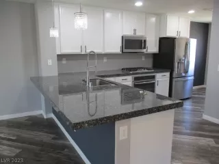 Photo #6: 2463814 Listing 