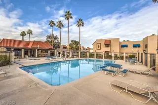 Photo #4: 2463841 Listing