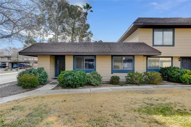 MLS: 2463863 Condo For Sale