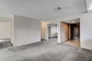 Photo #4: 2463863 Listing