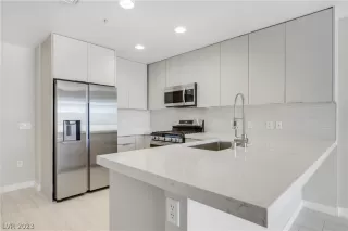 Photo #1: 2463872 Listing