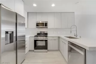 Photo #2: 2463872 Listing